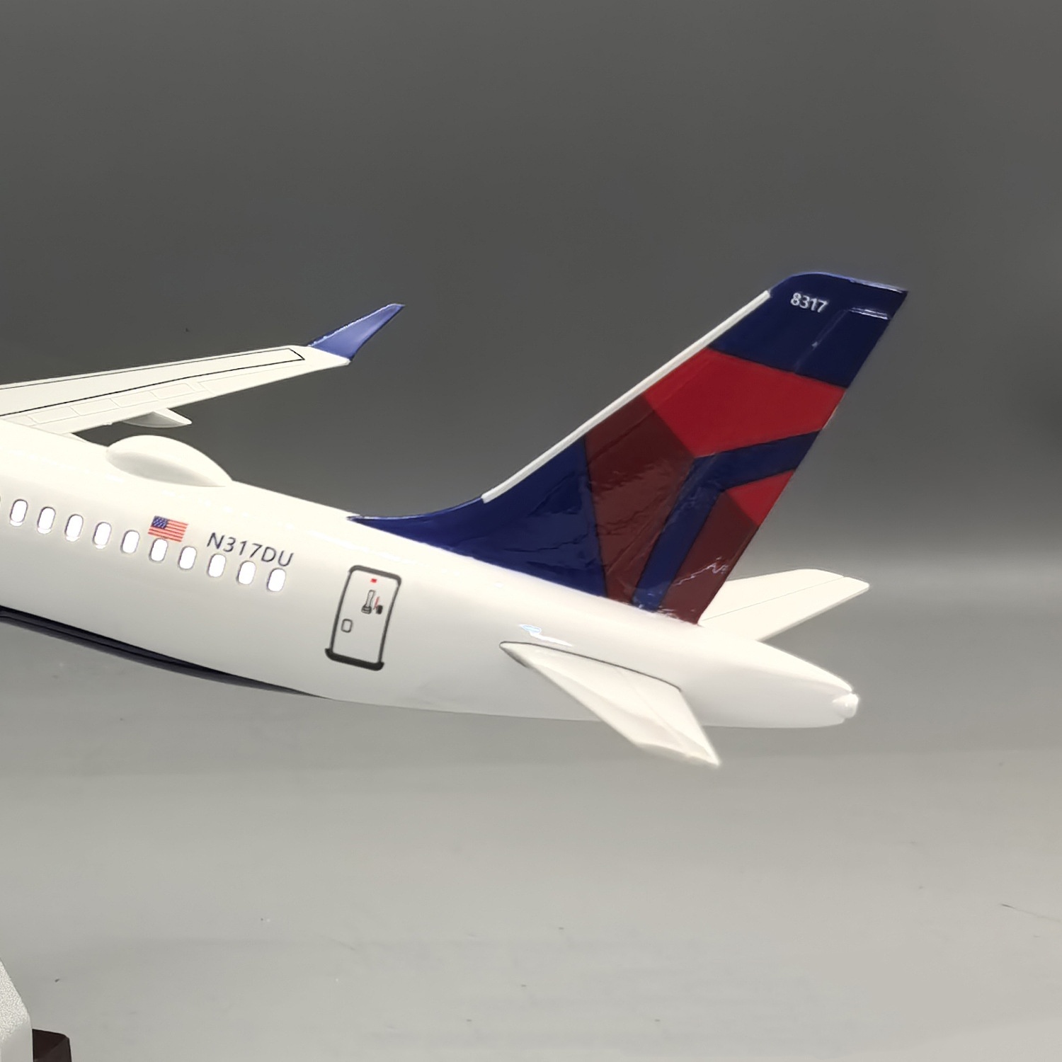 1/100 Scale Delta Air A220-300 - Model Airplane Plastic review and price